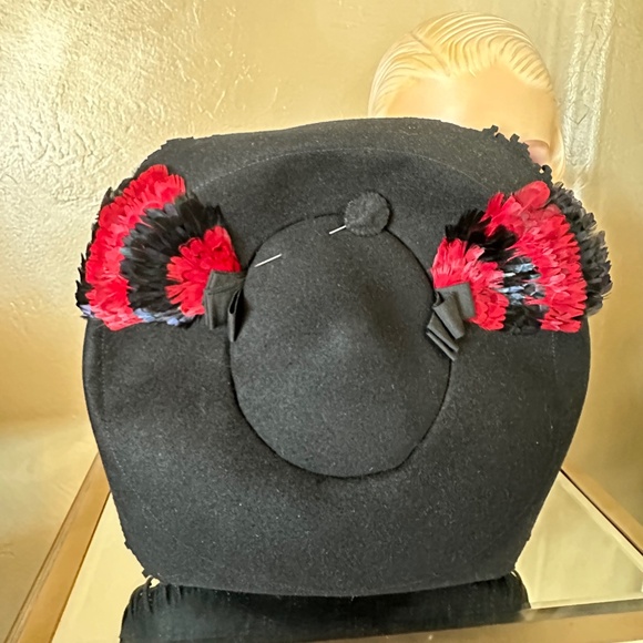 SOPHISTICATED 1940\'s BLACK FELT WIDE FRINGED BRIM HAT + RED/BLACK FEATHER TRIM - main image 11